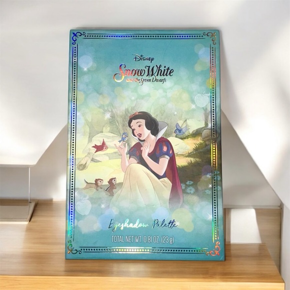 New Disney Snow White Eye Shadow Pallet - Picture 1 of 4